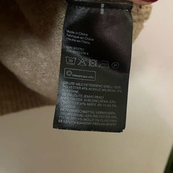 H&M Wool Blend Beige Tan Sleeveless Sweater Vest - Picture 2 of 3